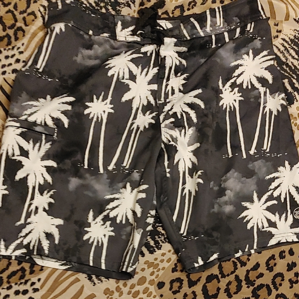 Black and White Palm Tree Shorts Sz 28